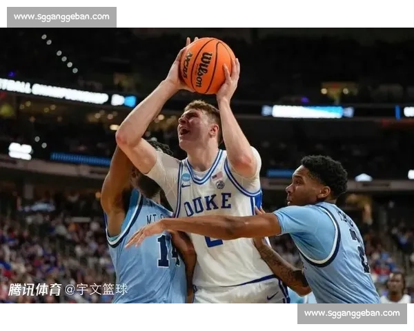 弗拉格满弓隔扣引爆全场!转换进攻成独行侠赢球密码 弗拉格满弓隔扣引爆全场!转换进攻成独行侠赢球密码